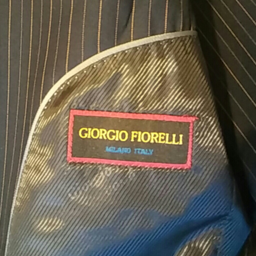 Suit - Picture 3 of 4